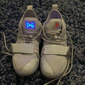 Boys Paul George basketball shoes with light logo